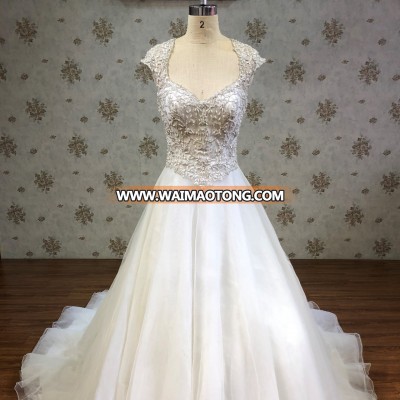 Princess Sleeveless V-Neck Floor-Length Tulle Wedding Dress With Appliqued